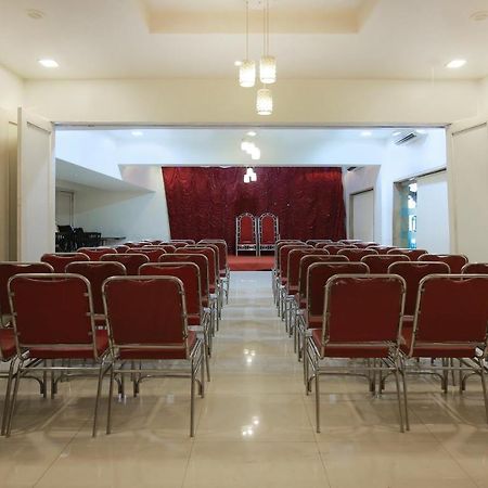 Treebo Trend Golden Nest Otel Thane Dış mekan fotoğraf