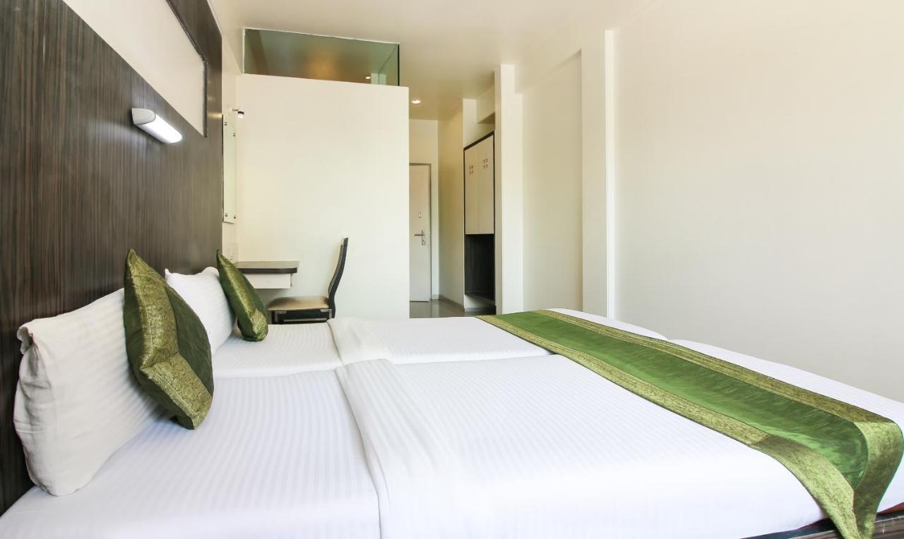 Treebo Trend Golden Nest Otel Thane Dış mekan fotoğraf