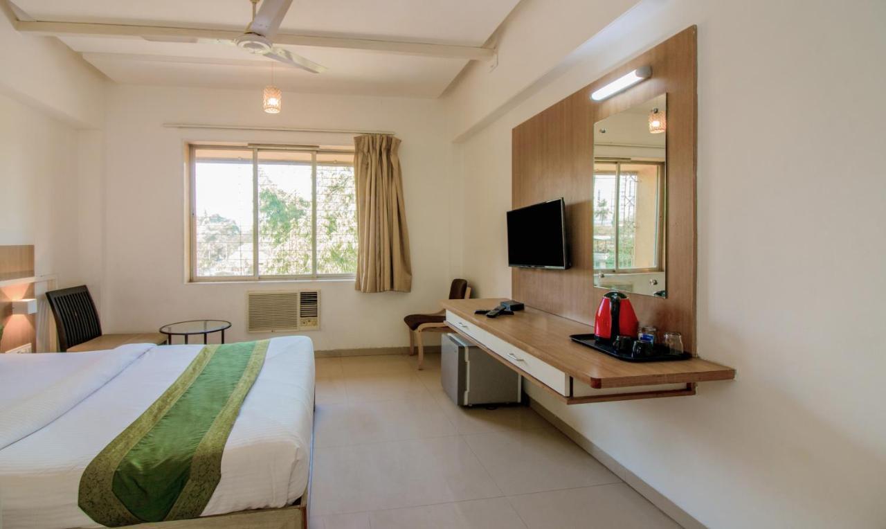 Treebo Trend Golden Nest Otel Thane Dış mekan fotoğraf