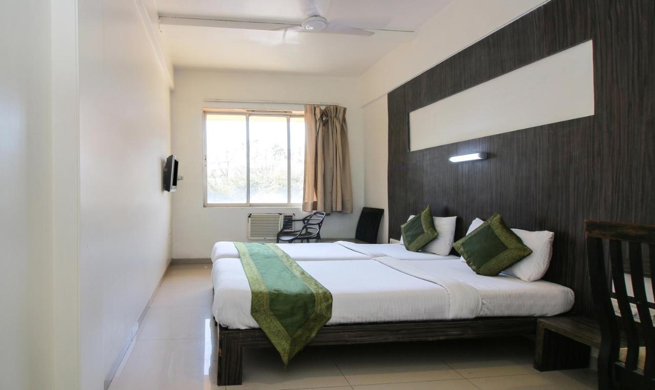 Treebo Trend Golden Nest Otel Thane Dış mekan fotoğraf